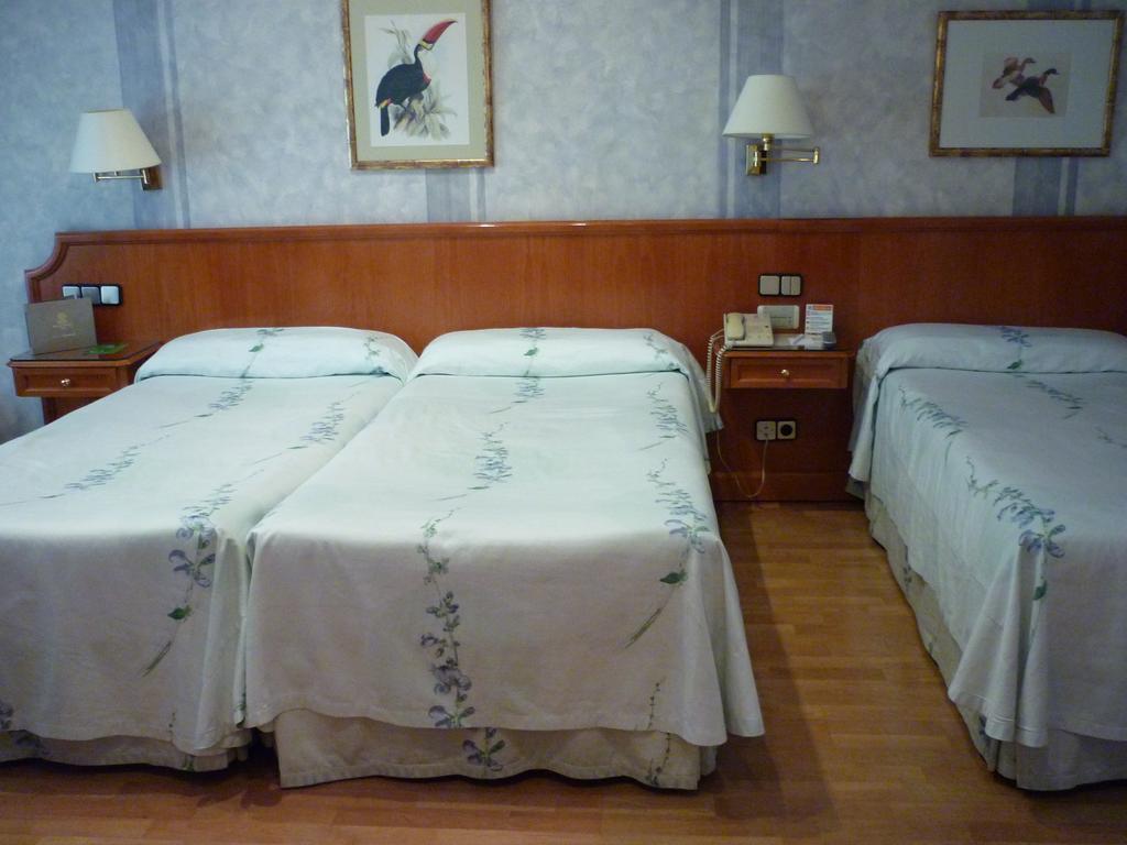 Regencia Colon Hotel บาร์เซโลนา ภายนอก รูปภาพ